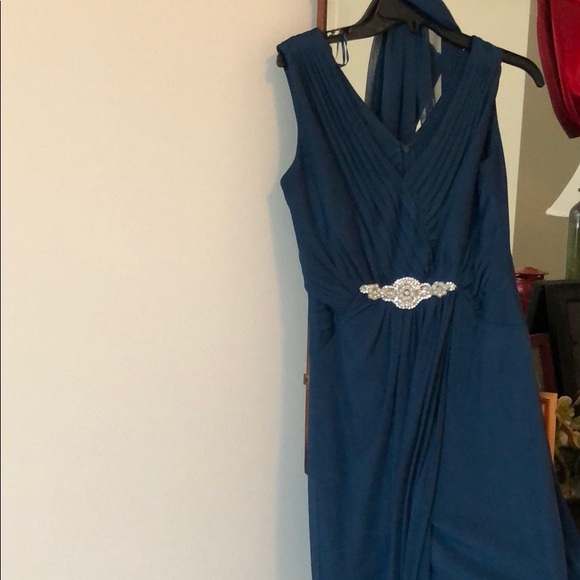 Elegant dress with waist accent - Picture 3 of 7